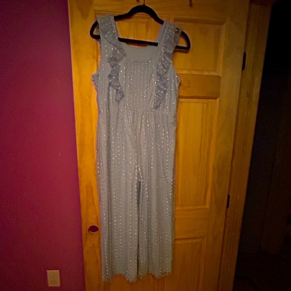 I’m selling a romper. It is altogether not a two peace